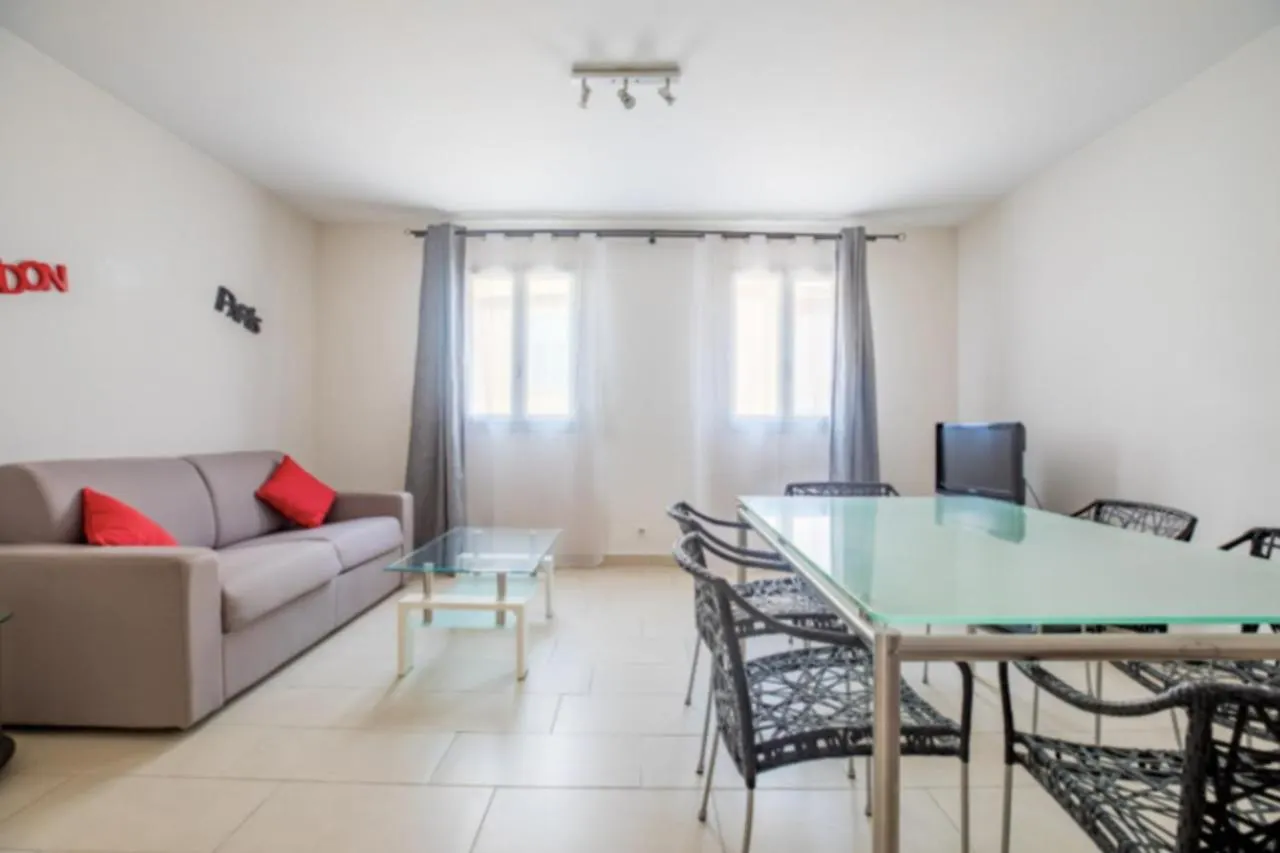Bright Apartment In The Heart Of Cannes 0*,  Francia