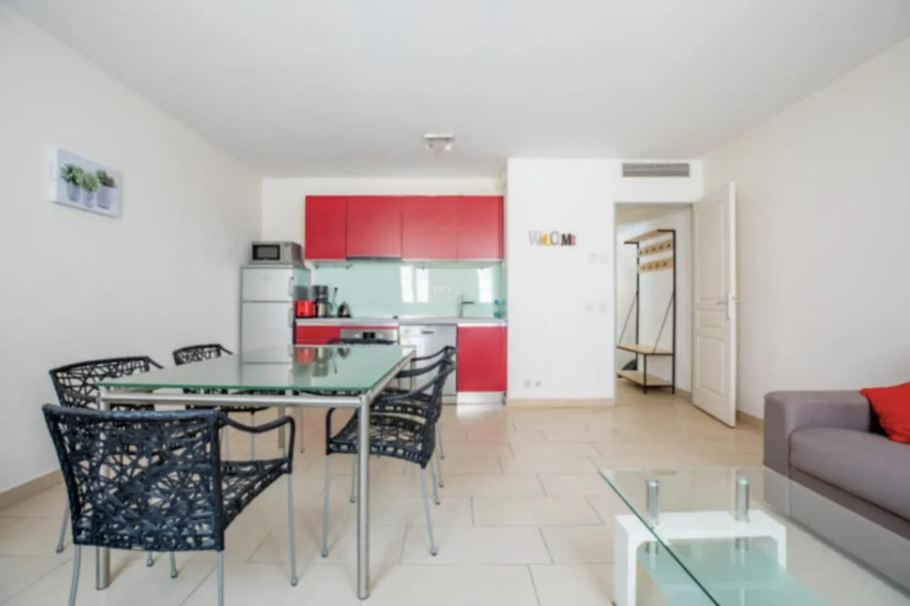 Bright Apartment In The Heart Of Cannes