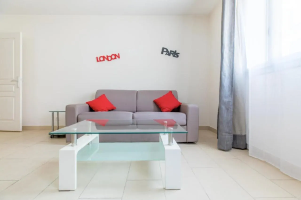 Bright Apartment In The Heart Of Κάννες